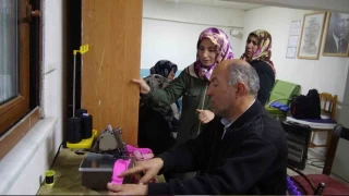 İl il gezerek klasik dikiş makinesi tamiri yapıyor