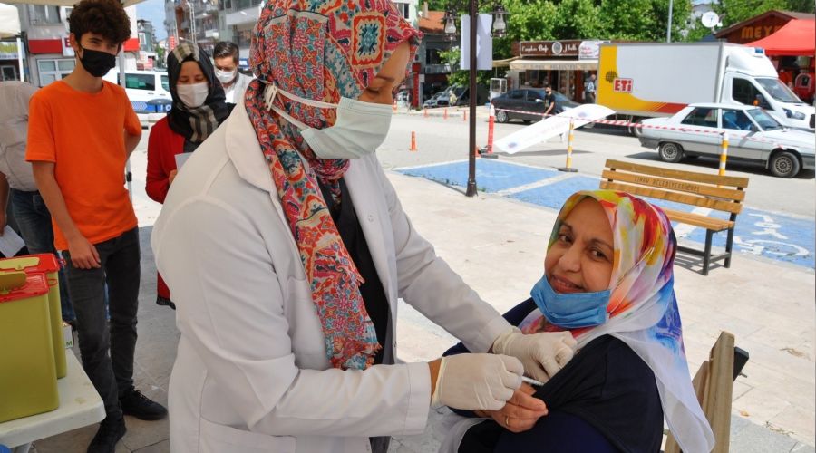 �l�e meydan�nda randevusuz Covid-19 a��s�