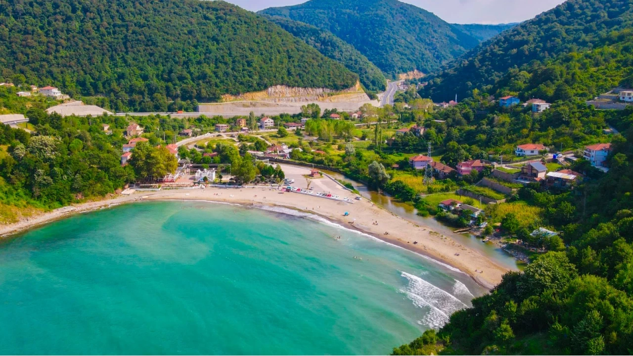 Il�ksu Plaj�: Kum, �ak�l ve Karadeniz�in ritmi