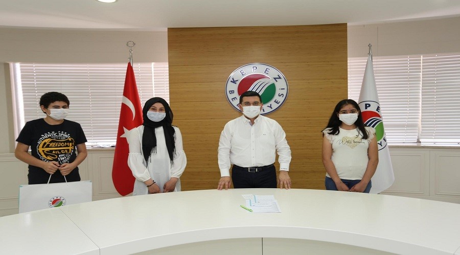 �lk 3�e girenlere bilgisayar �d�l�