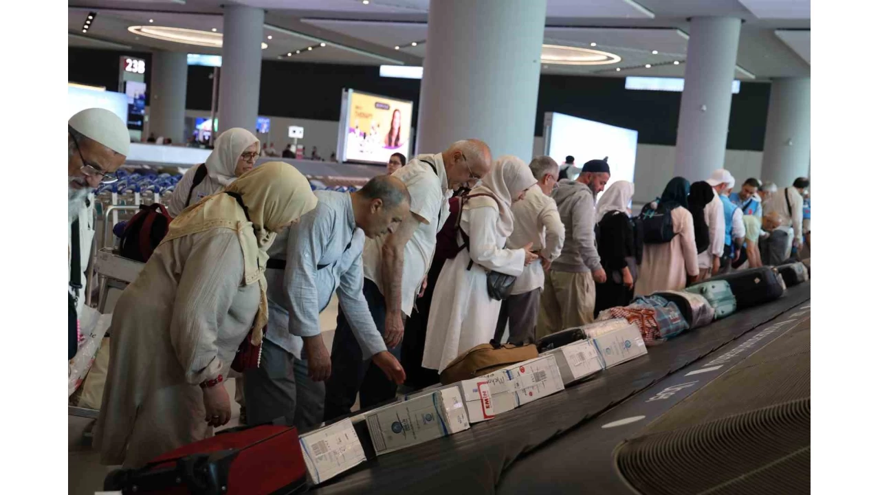 İlk hacı kafilesi İstanbul Havalimanı'nda karşılandı