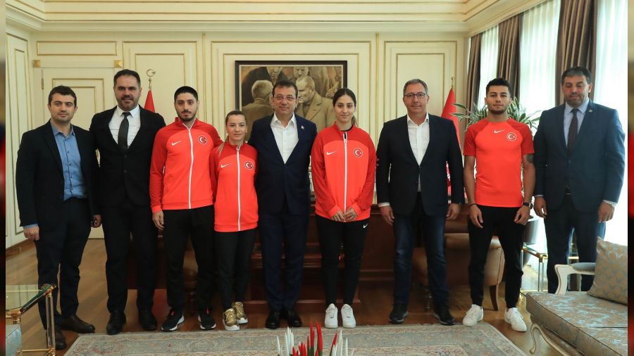 İmamoğlu, altın madalyalı sporcuları ağırladı