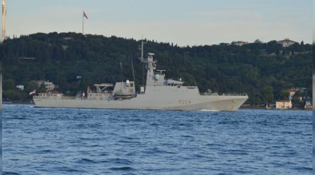 İngiliz Savaş Gemisi İstanbul Boğazı'ndan geçti