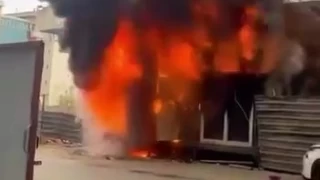 naat alanndaki ii konteyneri alev alev yand