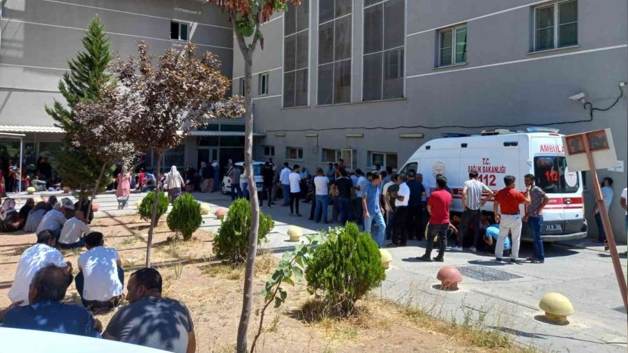 İnşaatta işçinin üzerine demir düştü