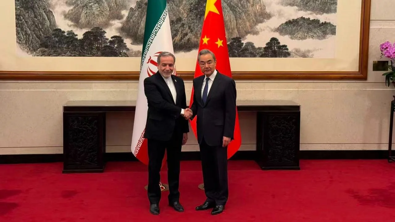 �ran D��i�leri Bakan� Arak�i'den dikkat �eken ziyaret