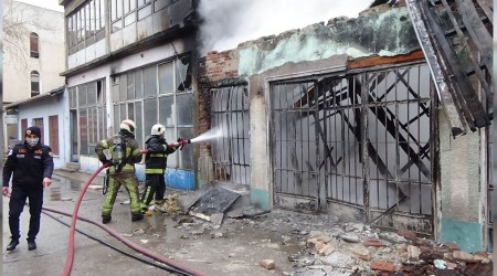 İş yerleri alevlere teslim oldu