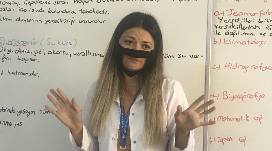 İşitme engellilere özel şeffaf maske