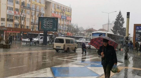 Isparta'ya kar yağışı başladı