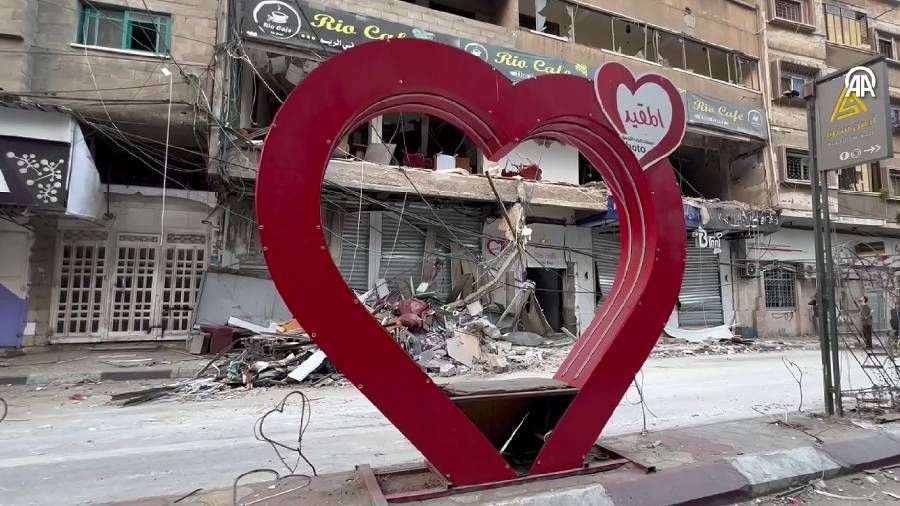 İsrail'in gece boyunca Gazze'ye saldırılarında 100'den fazla Filistinli öldü