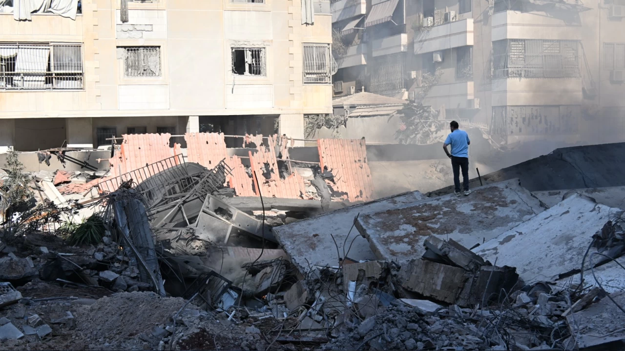 İsrail'in Hizbullah lideri Nasrallah'ı öldürdüğü hava saldırıları Beyrut'ta büyük yıkıma neden oldu