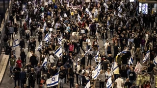 İsrailliler esir takası anlaşması ve Netanyahu'nun istifası için yine sokaklara indi