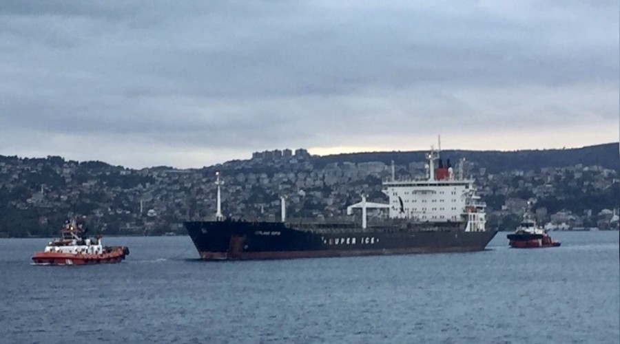 �stanbul bo�az�nda ar�za yapan tanker s�r�klendi