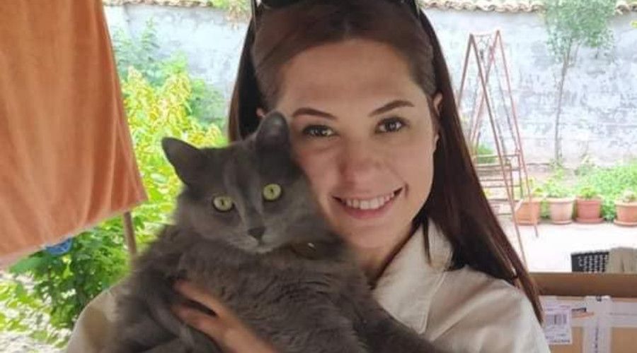 İstanbul'da 5. kattan düşerek hayatını kaybeden doktor Tekirdağ'da toprağa verildi