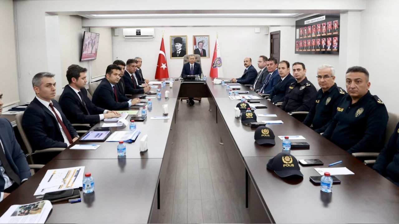 �stanbul'da asayi� zirvesi