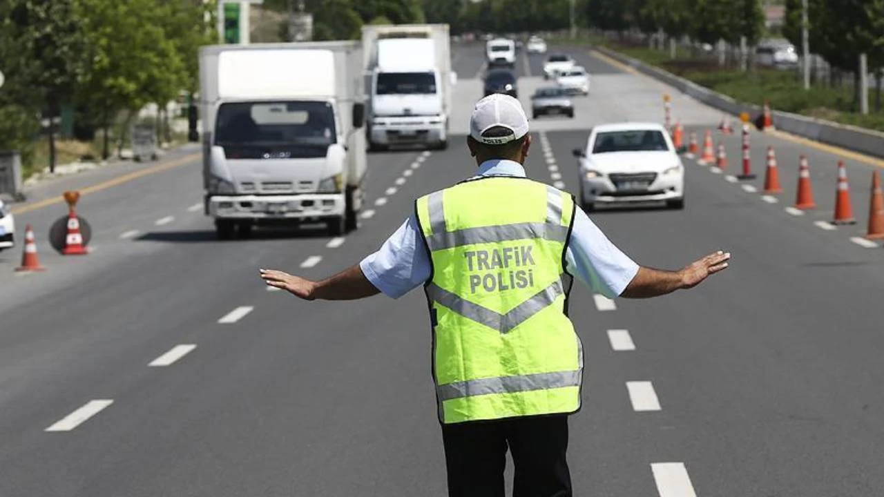 stanbul'da baz yollar trafie kapatld