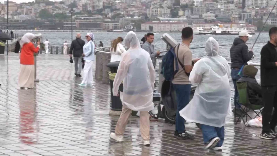 �stanbul'da beklenen ya��� Anadolu Yakas�'nda etkili oldu
