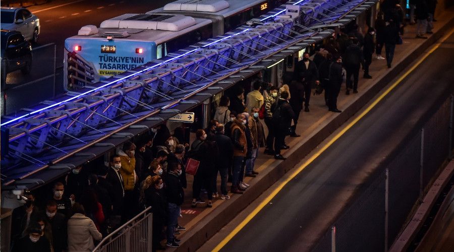 stanbul'da toplu tamada pes dedirten younluk