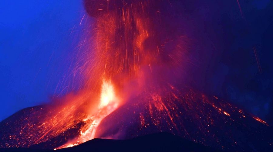 talya'daki Etna Yanarda kl ve lav pskrtt