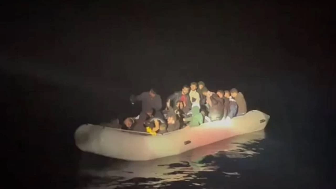 İzmir açıklarında 37 düzensiz göçmen kurtarıldı