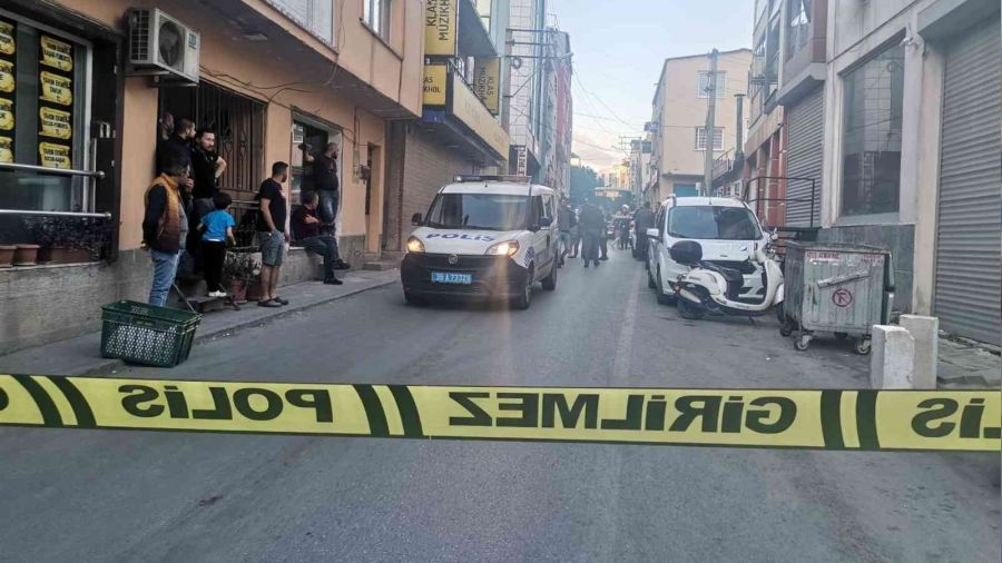 İzmir'de ihbara giden polis aracına 'mermi' isabet etti