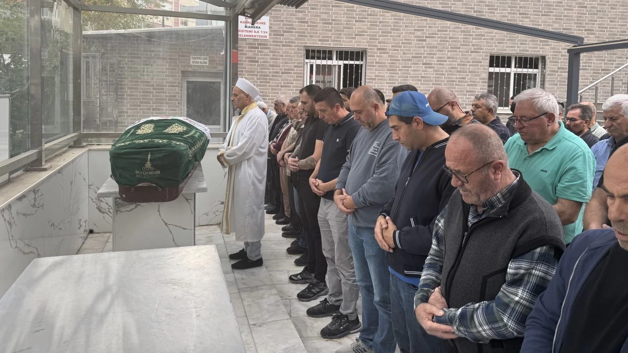 İzmir'de kocası tarafından öldürülen kadın defnedildi