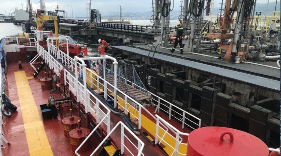 �zmit K�rfezi'ni kirleten gemiye ceza ya�d�