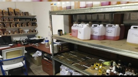 Kaçak elektronik sigara imalathanesine baskın