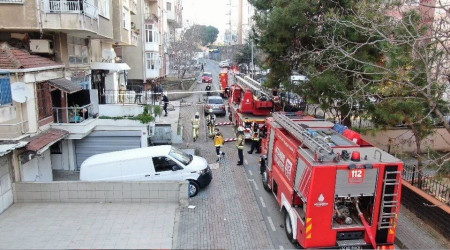 Kadıköy'de 6 katlı apartmanda yangın çıktı