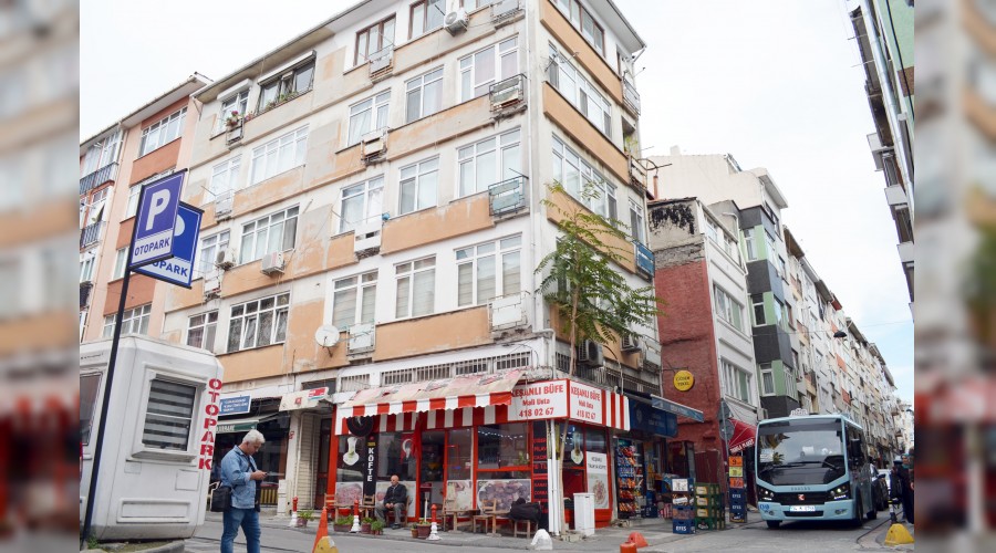 Kadıköy'de riskli bina mühürlendi