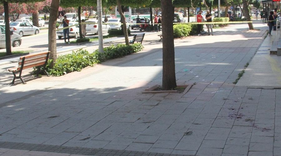 Kaldırımda yürürken vuruldu