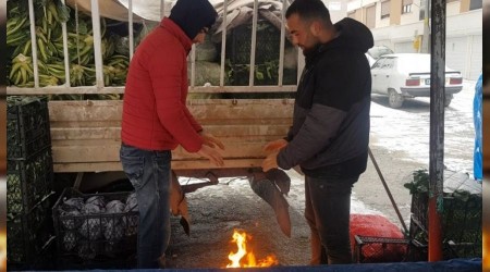 Kar altında zorlu ekmek mücadelesi