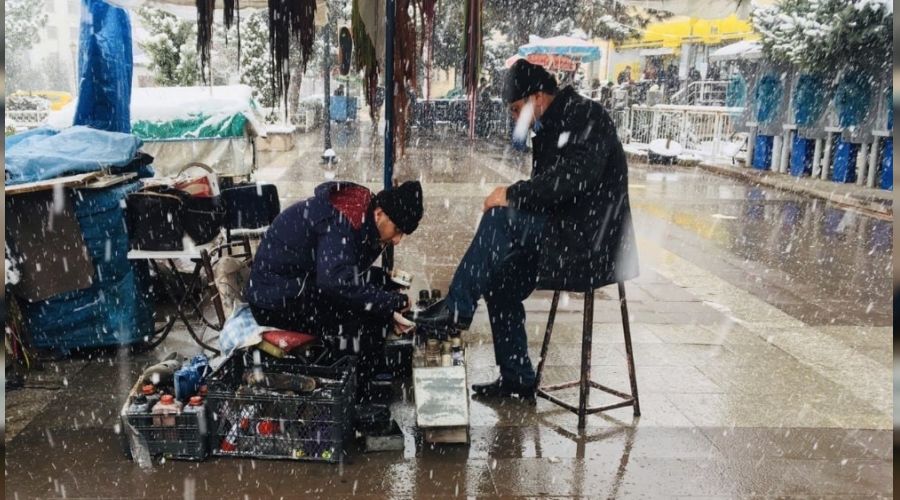 Kar ya altnda ekmek mcadelesi