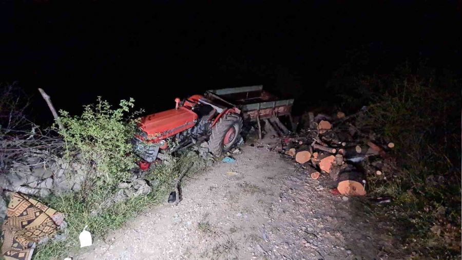 Karab�k'te trakt�r devrildi: 2 �l�, 2 yaral�