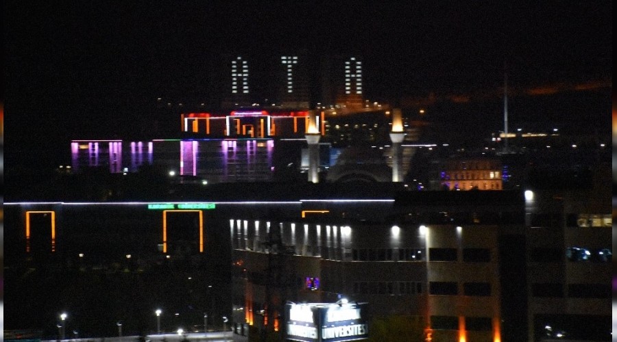 Karabük'te yurt ışıkları 'ATA' için yandı
