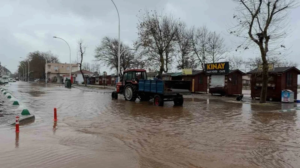 Karacabey'de yollar g�le d�nd�