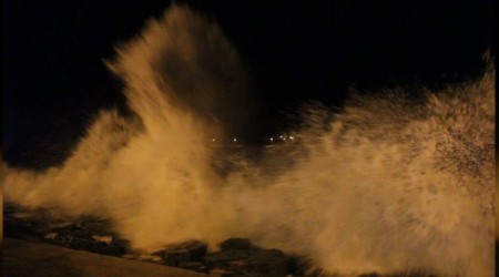 Karadeniz'de dev dalgalar oluştu