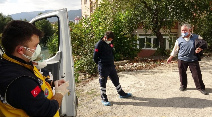 Karantinasının ikinci gününde süt satmaya çıktı