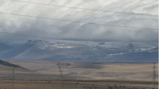 Kars'ta dalarn zirvesine mevsimin ilk kar yad