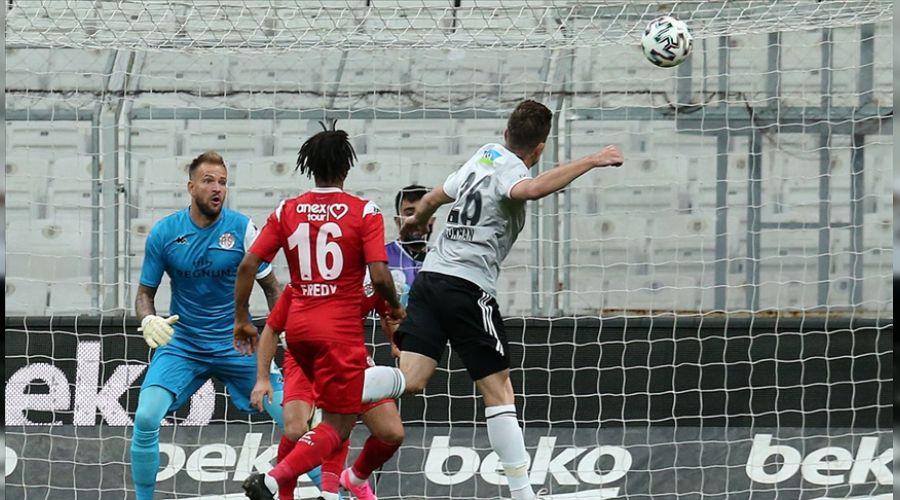 Kartal Antalya'da yara saracak