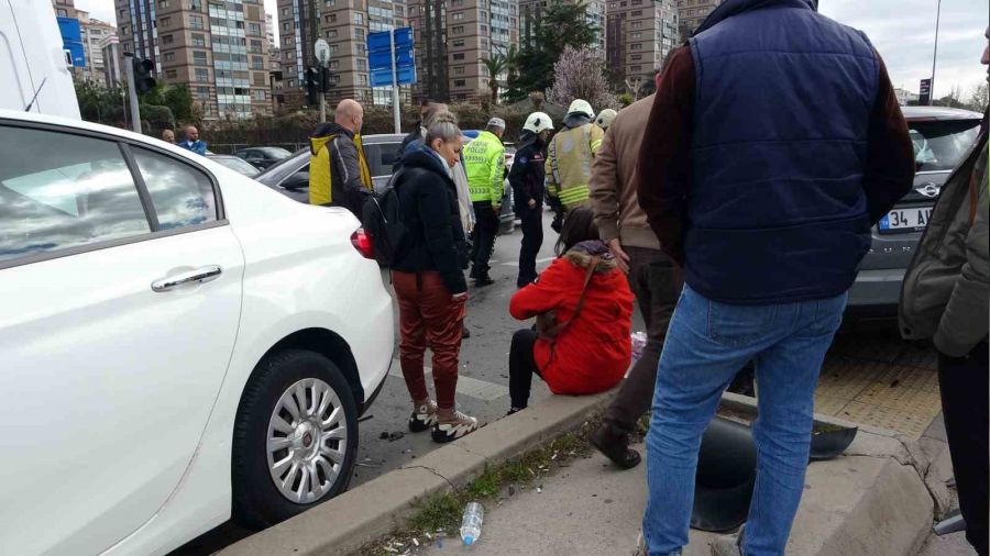 Kartal'da 2 ki�inin yaraland��� trafik kazas� kamerada