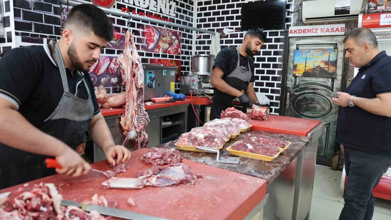 Kasapların kıyma mesaisi sürüyor