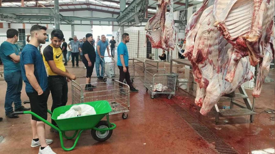 Kasaplarn kurban mesaisi