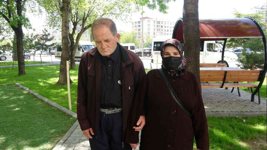 Kaşınan adam