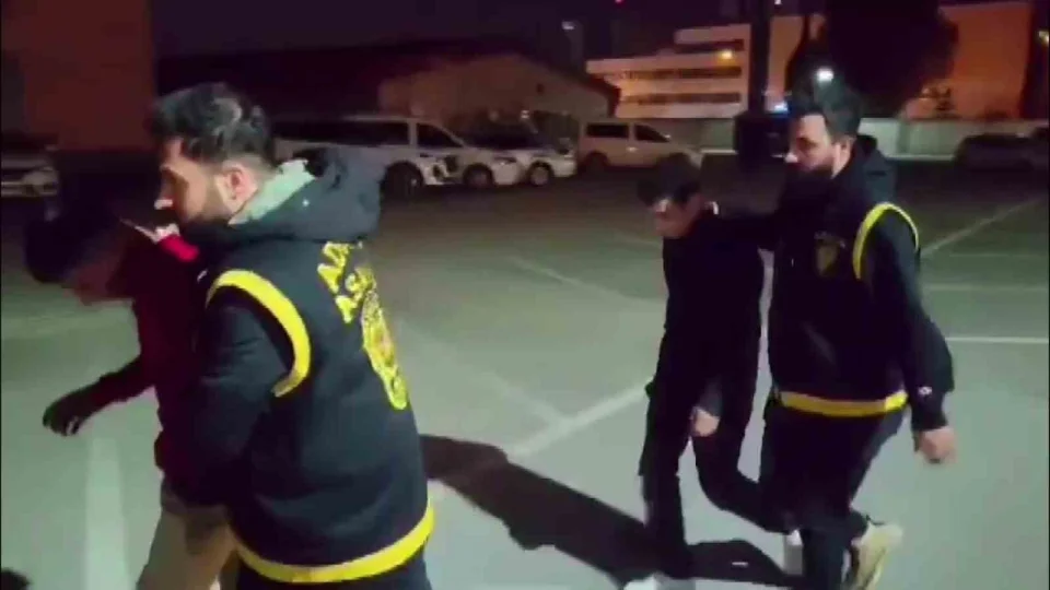 Katil15 ya��ndaki tetik�i ve motosikleti s�ren ya��t� tutukland�