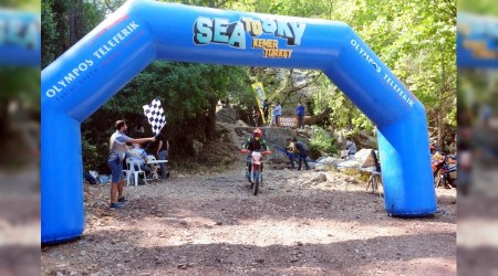 Kemer'de 11.Sea To Sky Enduro Motosiklet Yarışları'nda soluklar tutuldu