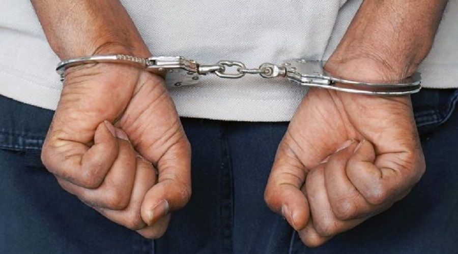 Kendilerini 'jandarma komutanı' olarak tanıtan dolandırıcılara 8'er yıl hapis