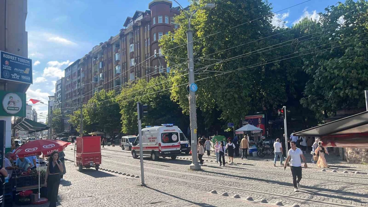 Kendisine sigara vermeyenlere kabusu ya�att�: 4 yaral�