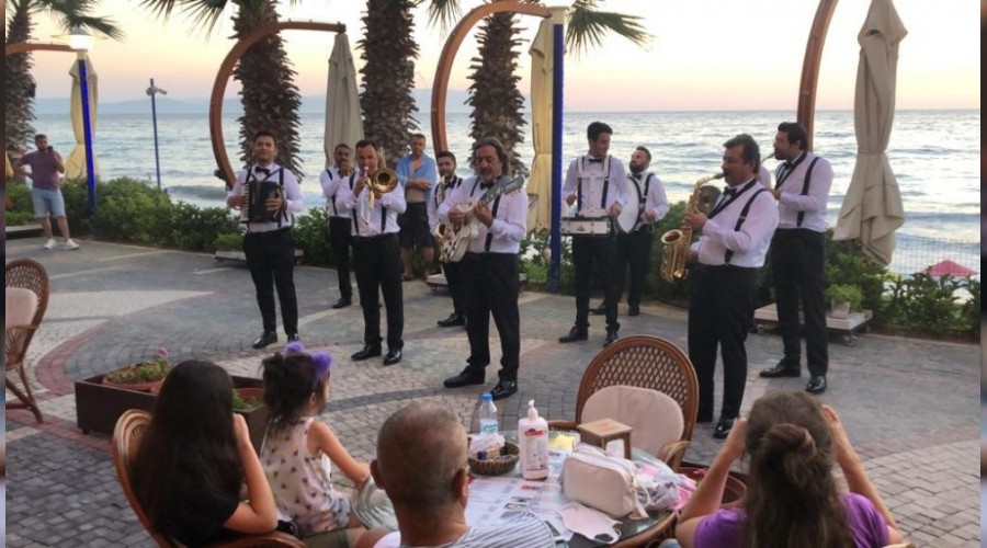 Kent Orkestras� ilk konserini verdi