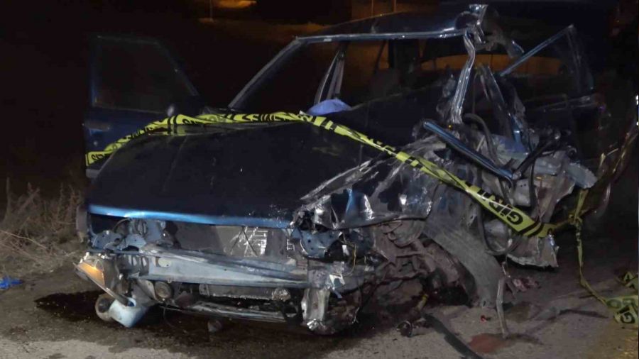 K�r�kkale'de sollama yapan otomobil, kamyonete �arpt�: 1 �l�, 3 yaral�